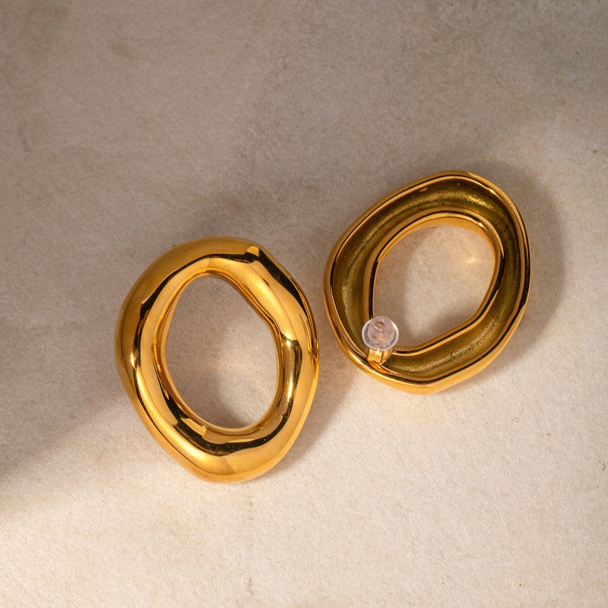 18k gold simple and elegant oval hollow design versatile earrings - SAOROPHO